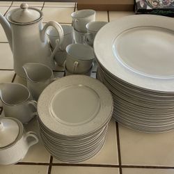 Dinnerwares Tablewares Plates Cups Serving Set - Vintage