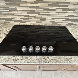 Stove cooktop ( Kitchenaid 36” Radiant)