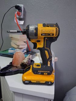 DEWALT XR 20V MAX Brushless Drill Battery & Charger Included – Excellent Conditi