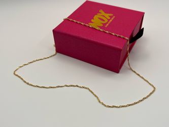 Gold chain necklace