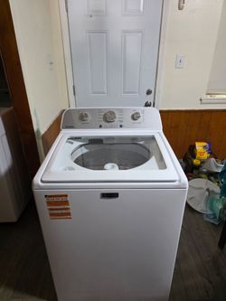 MAYTAG WASHER EXCELENT CONDITION XL CAPACITY 4.8 CU CLEAN AND DESINFECTED DELIVERY AVAILABLE FOR EXTRA FEE