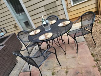 Beautiful Outdoor Metal Set, In Great Condition