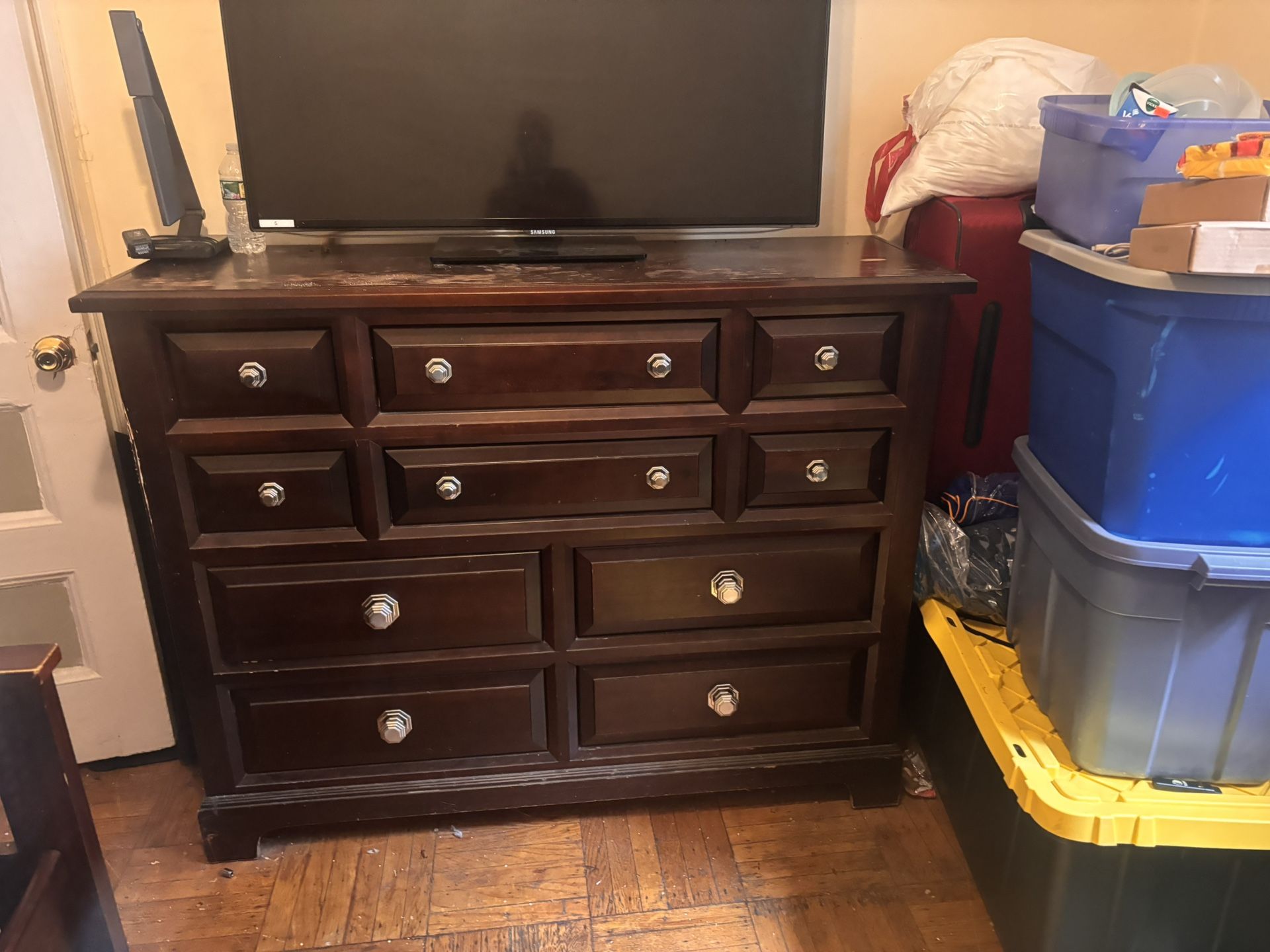 Amazing Dresser Built To Last W Mirror (500$)