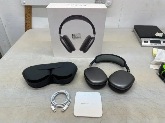 Newly Used-Apple Airpods Max Headphones Wireless Over Ear- Space Gray 