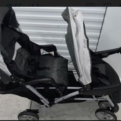 Graco 2 Seat Stroller In Excellent Condition Like New