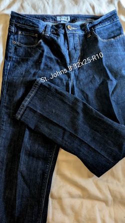 Womens St. John's Bay Size 8 Denim Blue Jeans Crops, 99% Cotton, 1% Spandex, 5 Pockets 32x25, Rise 10  East Or West. 1.2