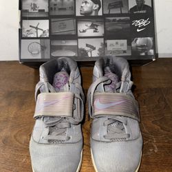 LeBron James Nike Zoom Soldier IV size 10