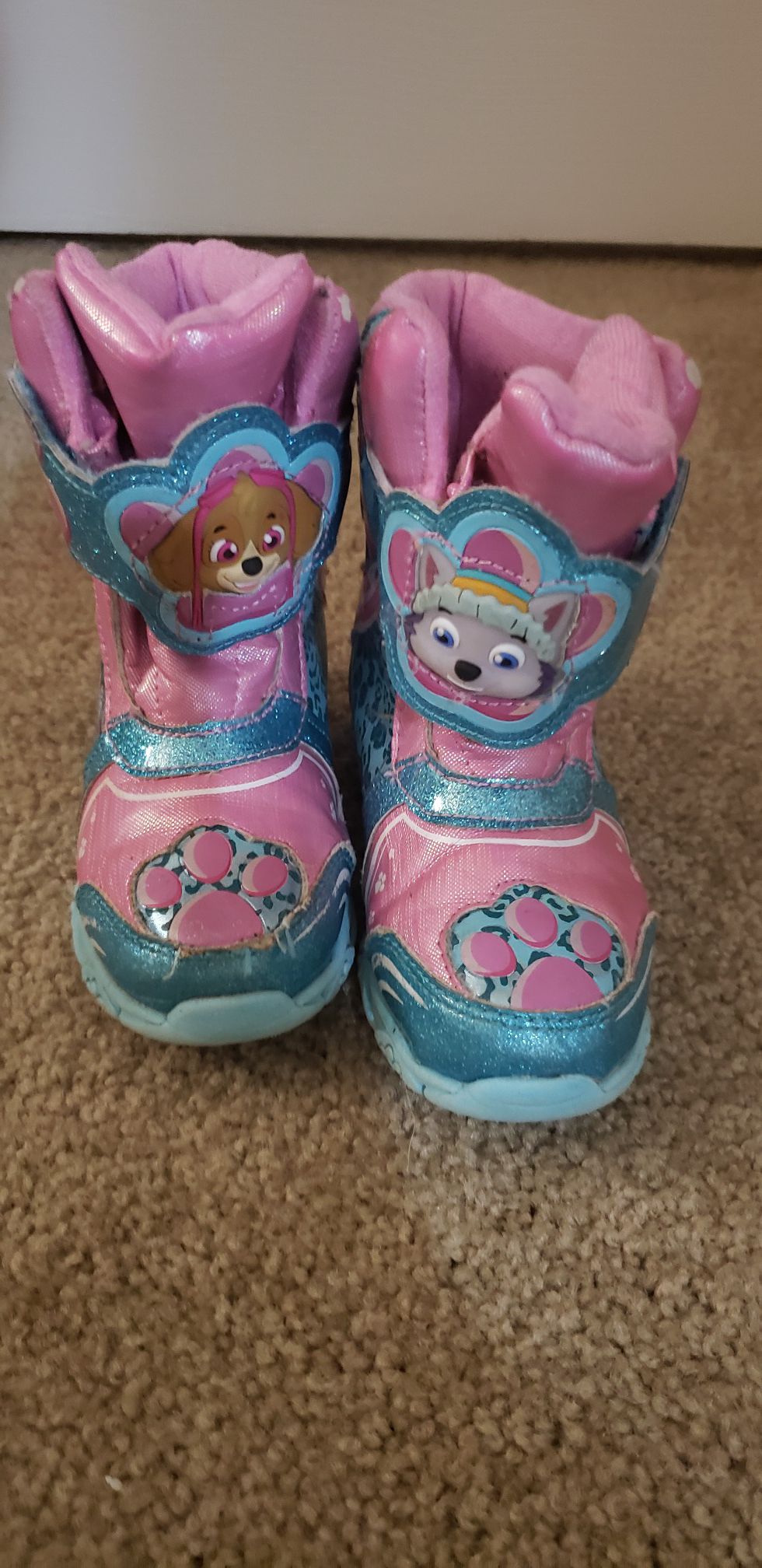 Girls size 9 paw parole snow boots