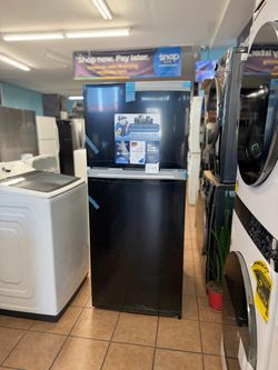 New 18 Cu Ft Top and Bottom Refrigerator