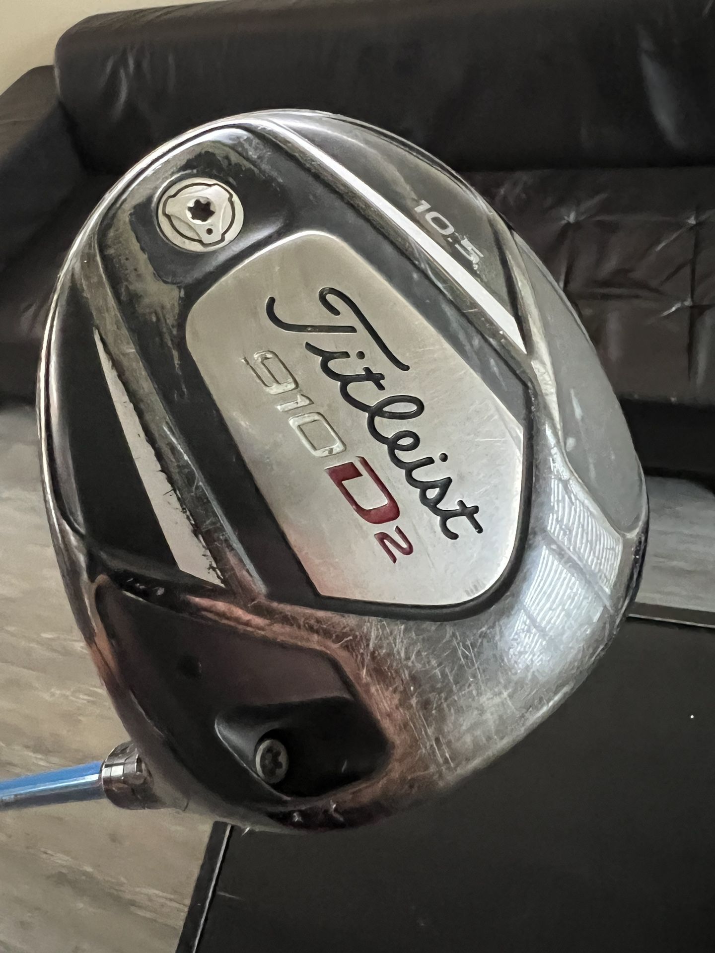 Titleist 910 D2 Driver 10.5 AURA Graphite 65g Regular Flex Shaft RH Midsize Grip