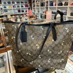 Excellent Condition Coach Tote 