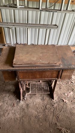 Antique Singer Sowing Machine