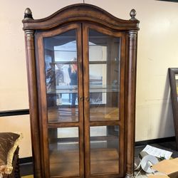 China Hutch - Tommy Bahama Style - $400 (Bellevue)