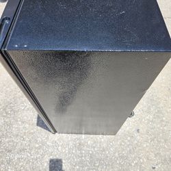 IGLOO MINI REFRIGERATOR