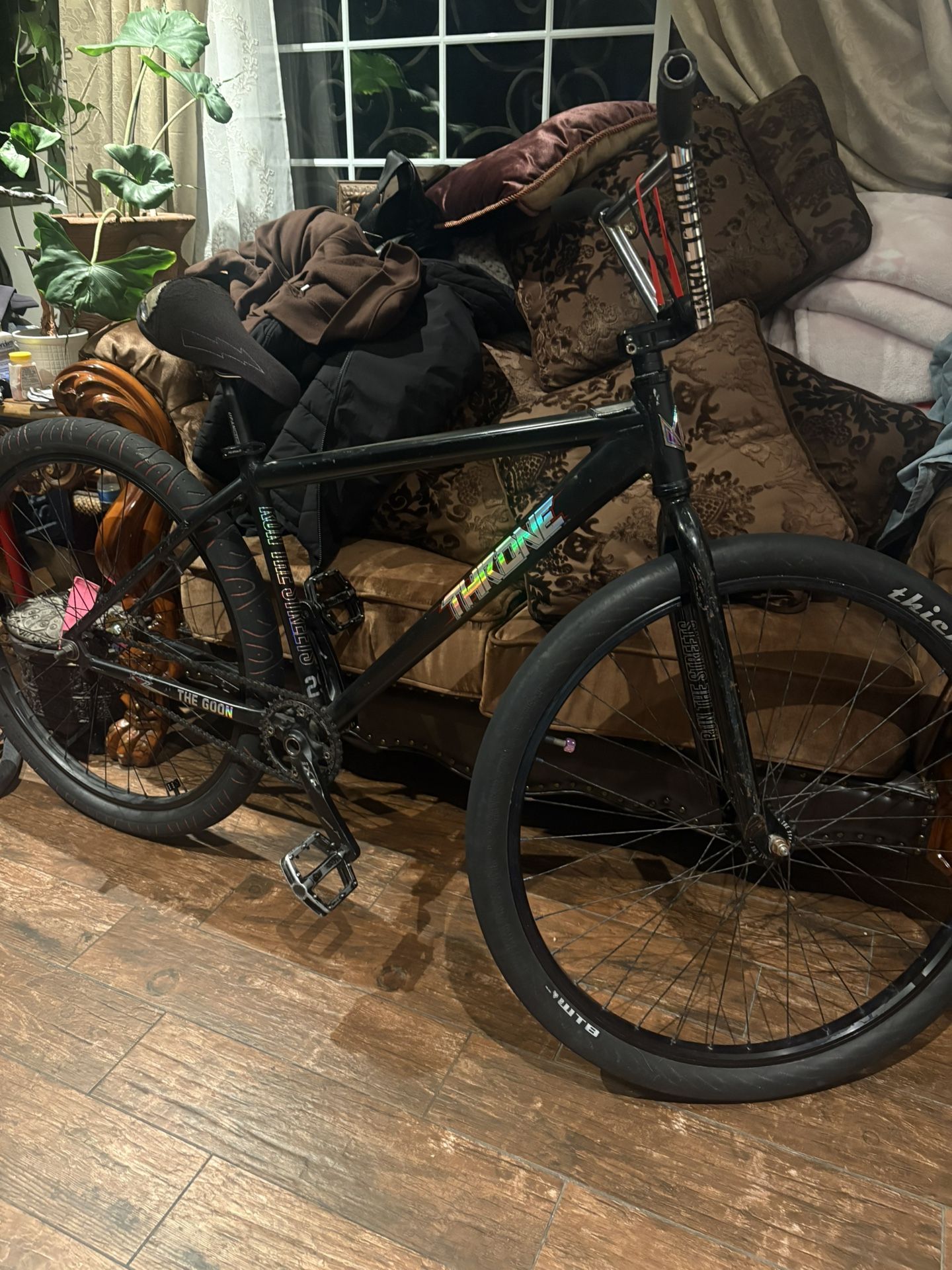 Throne Oil Slick 29er Trades Only‼️‼️