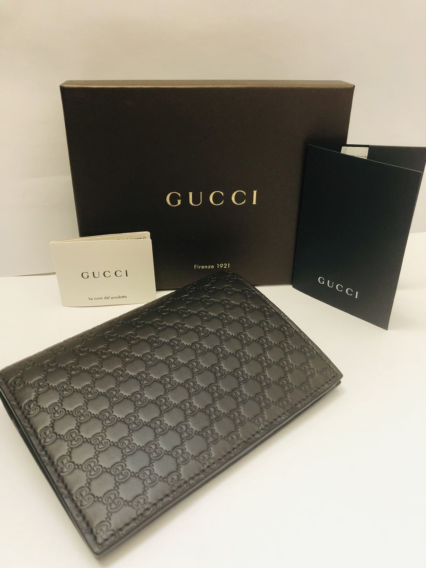 GUCCI MICROGUCCISSIMA Brown Leather Passport Holder Wallet AUTHENTIC ($590)