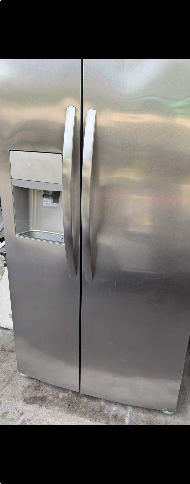 GE FRIDGE. SERIOUS PEOPLE ONLY READY TO PICK UP