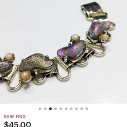 Rare Find!! 1960’s Vintage Holographic Glass Gemstone Bracelet w/faux pearls On Book Chain 