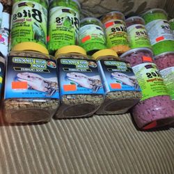 pet iguana food in blue tongue for meat lovers bites iguana food for several types of iguana food 28 jugs for $100.     