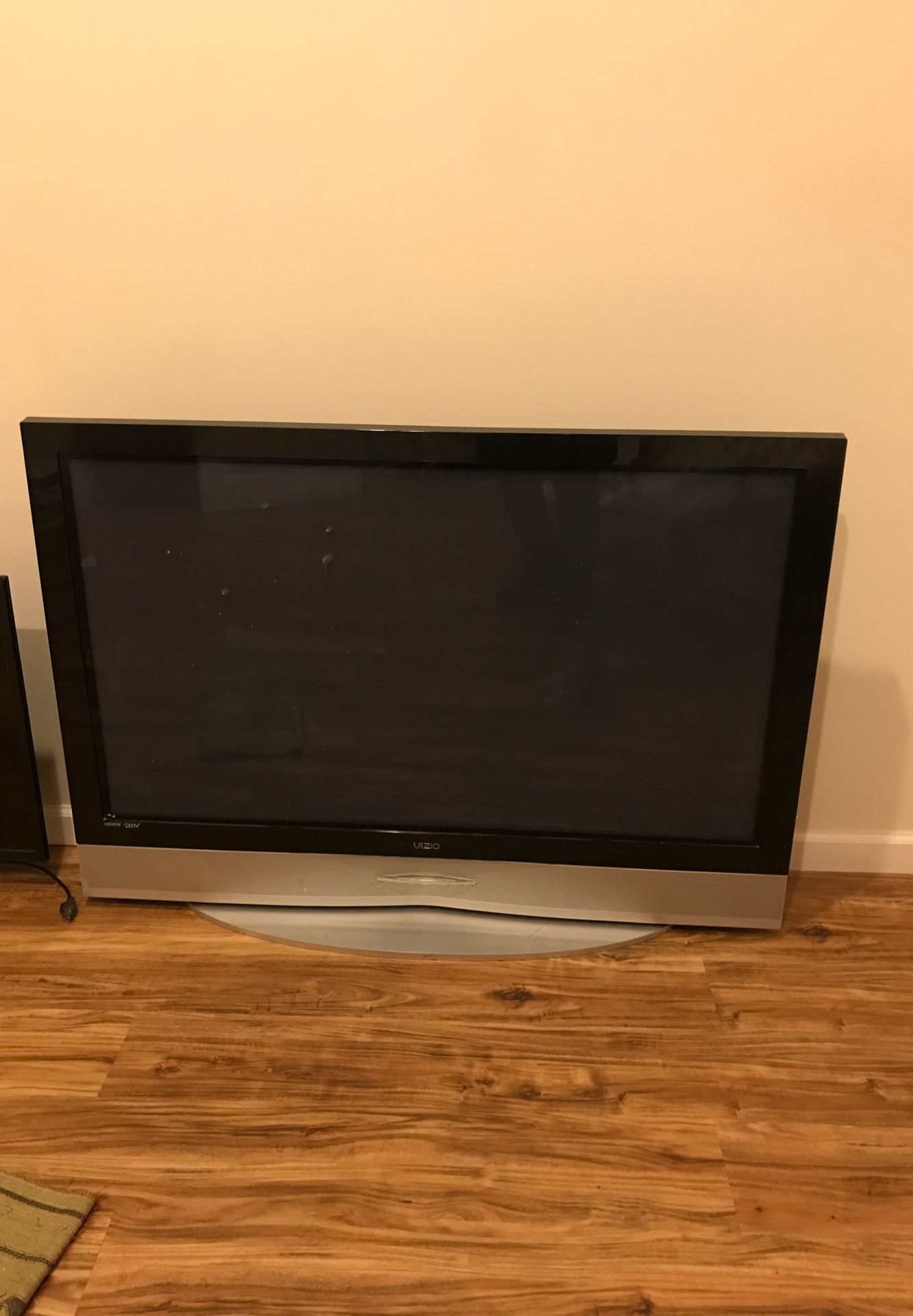 40inch and 60 inch tv for sale