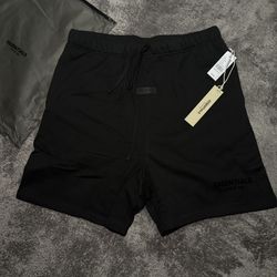 Essential Shorts BLACK