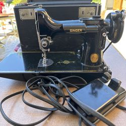Singer Sewing Machine 