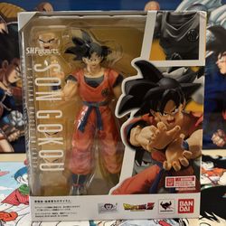 S.H. Figuarts Dragon Ball Z Son Goku Saiyan Raise on Earth