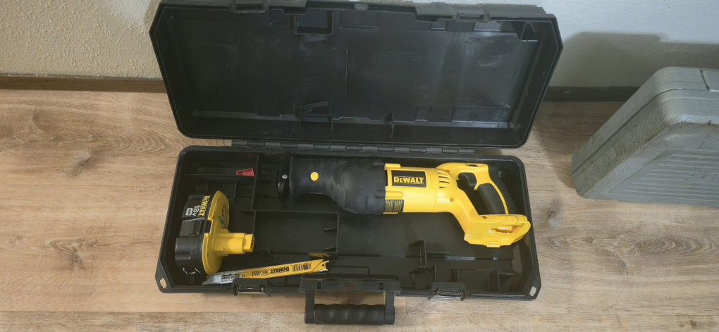 DEWALT 20V MAX Cordless Reciprocating Saw