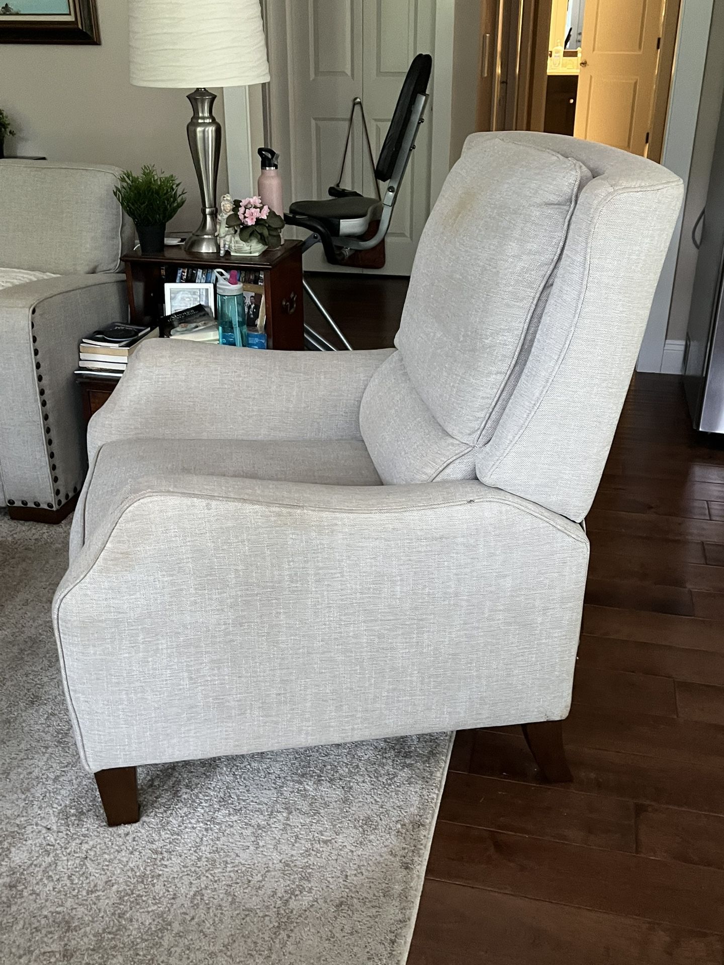 Recliner-push Back