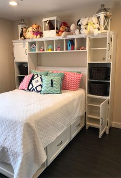 Pottery Barn Hampton Storage Bed Super Set. White Full Size for