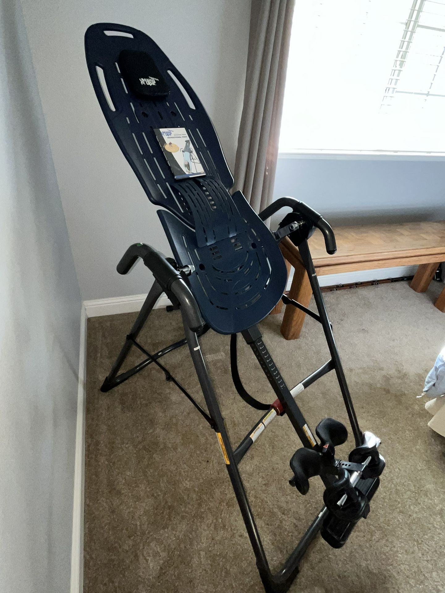 Teeter Hang Up EP-560 Inversion Table with ComforTrak Backrest and DVD