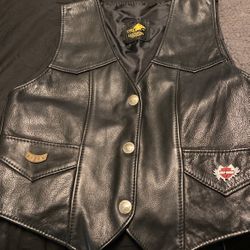 LEATHER VEST W/PINS 