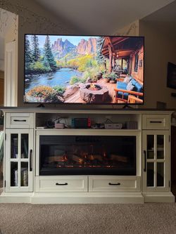 Tresanti Sloane TV Console with Classic Flame Electric Fireplace .
* Supports most flat screen TVs up to 80 in. and 90 lbs.
*CoolGlow™️ 2-in-1 heater