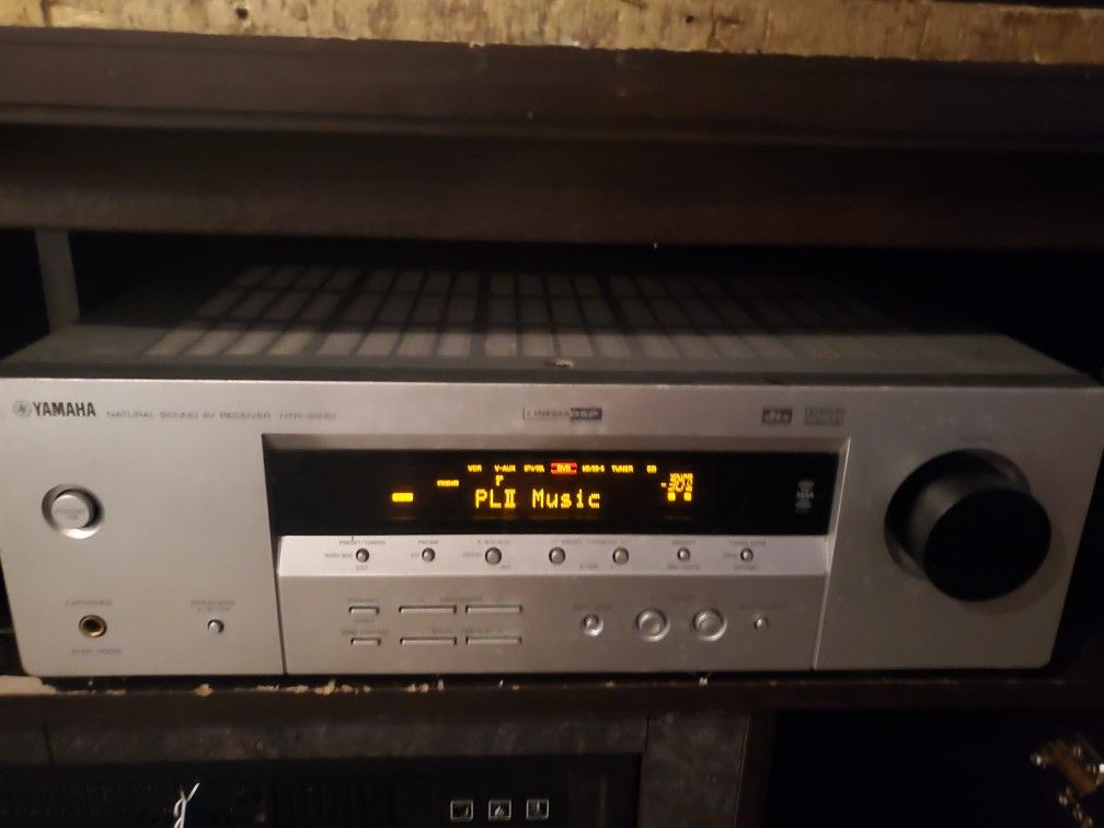 Yamaha Surround Sound Studio Stereo System With Receiver