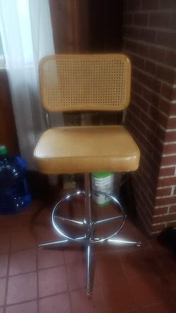 Nice bar stool $30