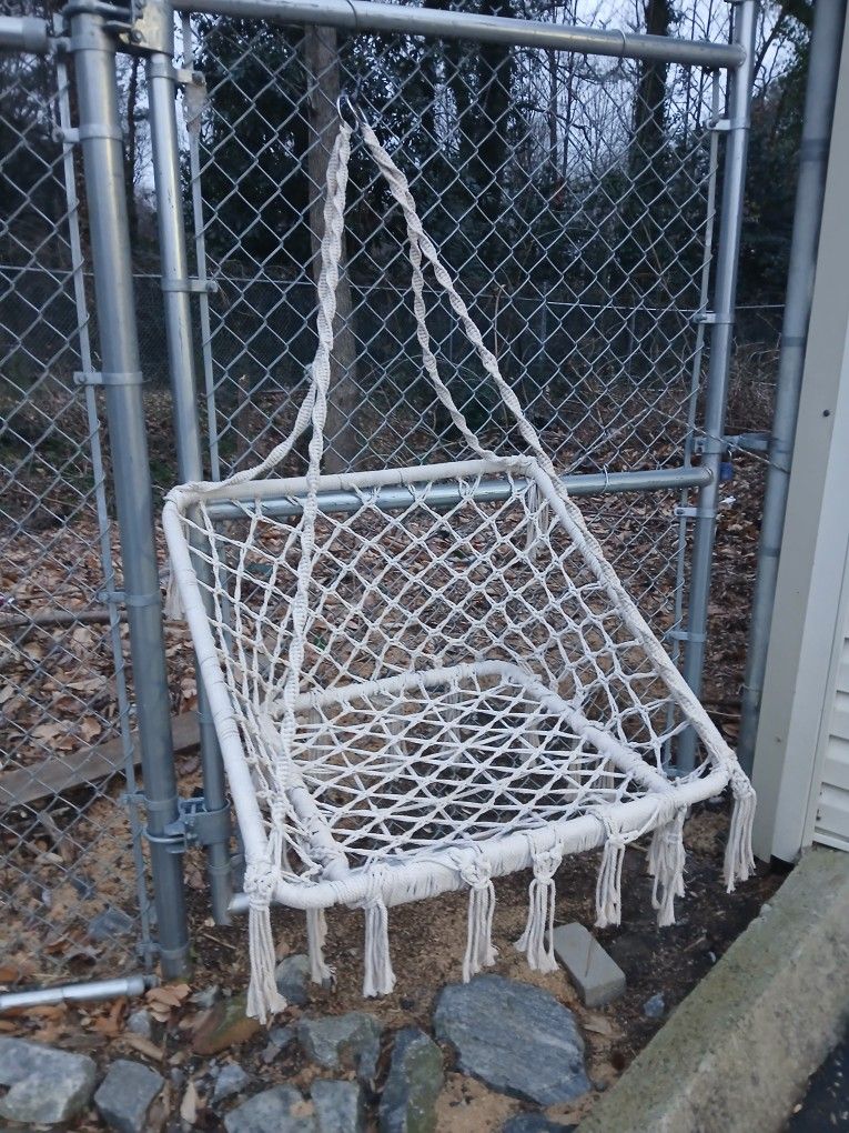 Belavi White Hanging Chair