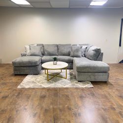 Mint Condition Gray U Shape Sectional W/ Chaise