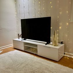 White TV Stand - Like New - White & Silver 