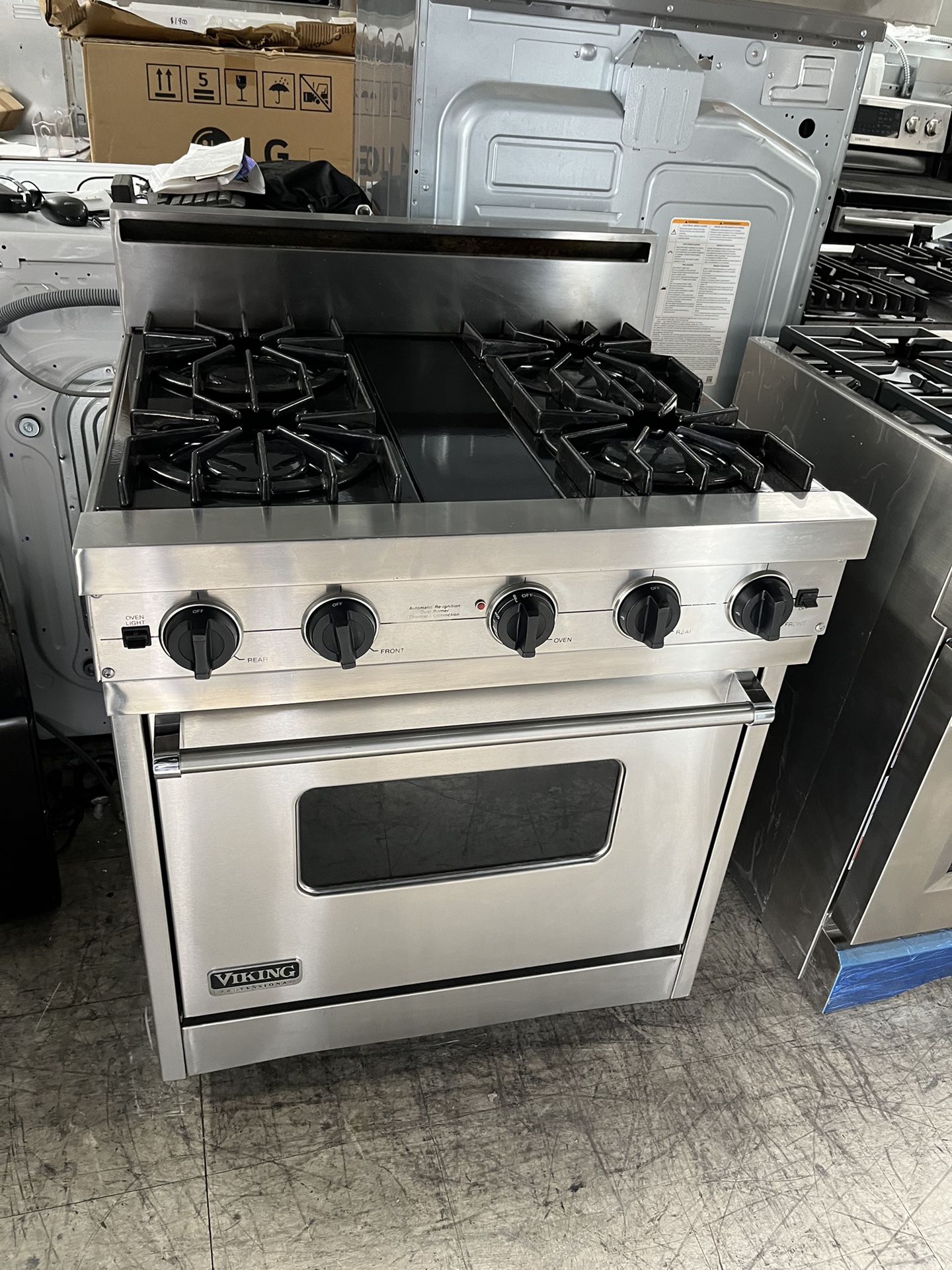 VIKING STOVE )4 Burner Professional Stove for Sale in Providence, RI -  OfferUp