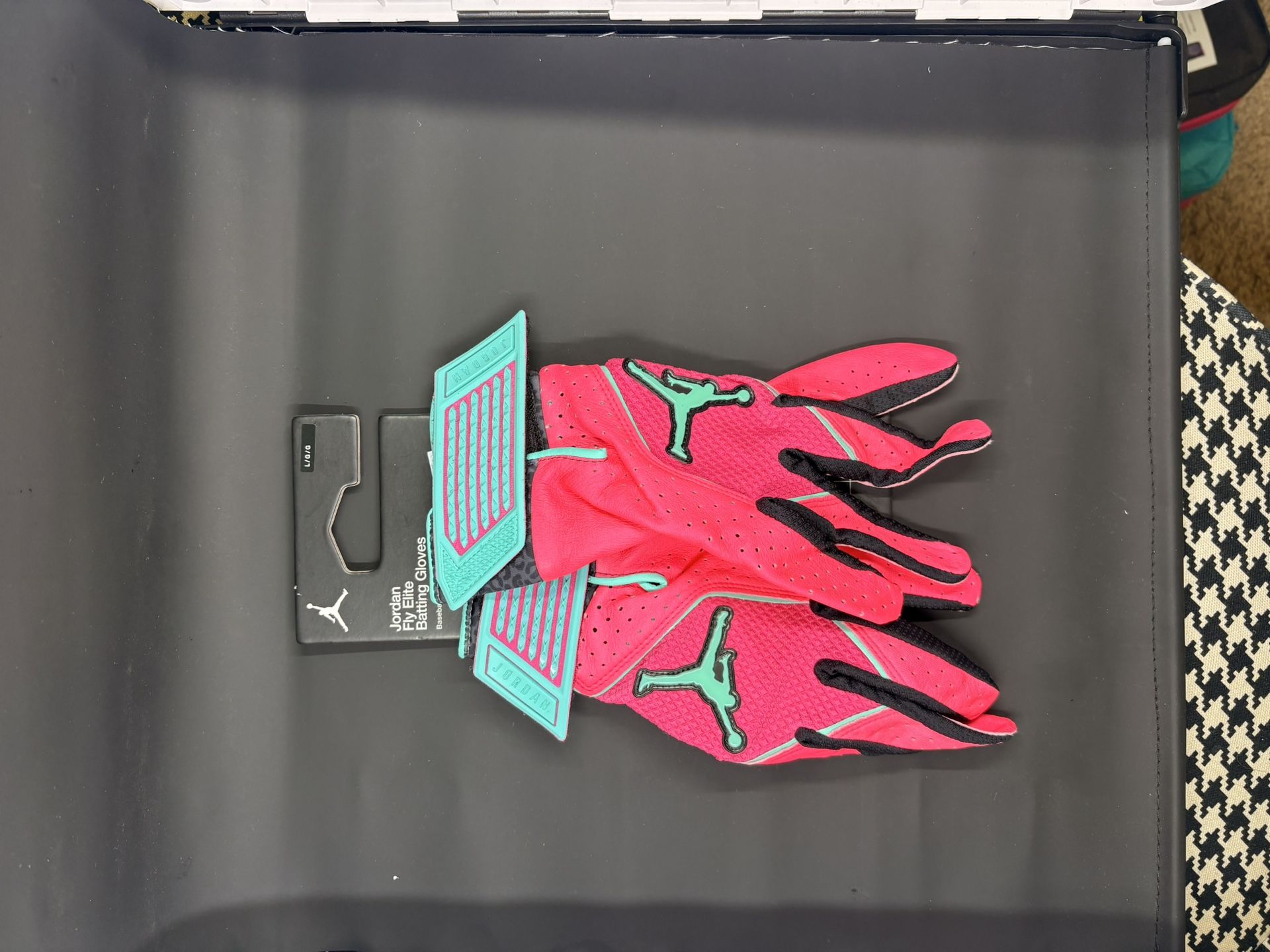 BRAND NEW BATTERS GLOVES