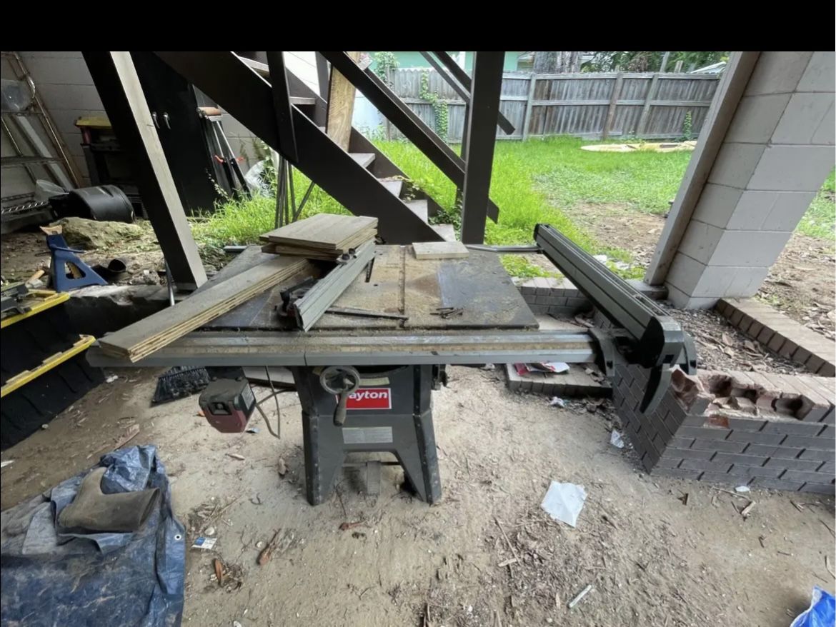 Dayton 10-inch Table saw