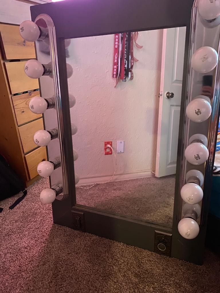 Mirror vanity