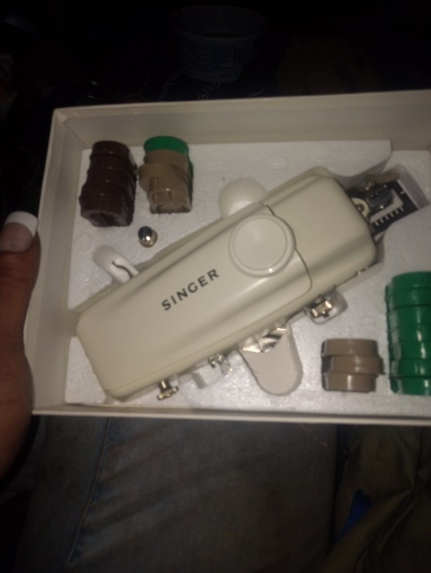 Singer Sewing Machine Professional Button Holder