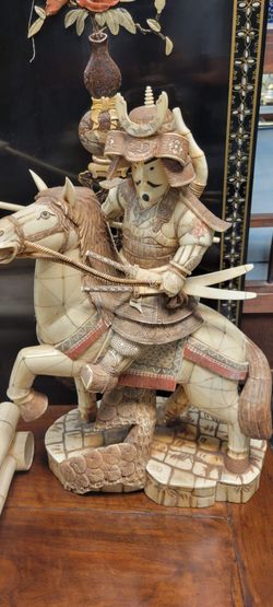 Beautiful sculpture scroll down to description
