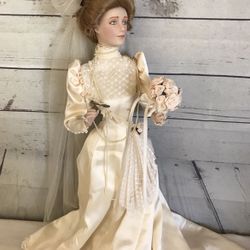 Franklin Mint Heirloom Gibson Girl Bride Porcelain Doll Wedding Party