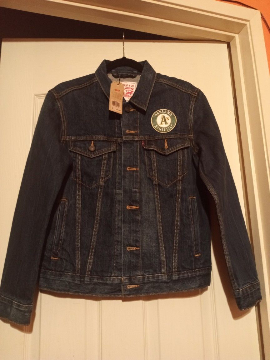 Oakland Levi's Man's Jacket, Size Small7