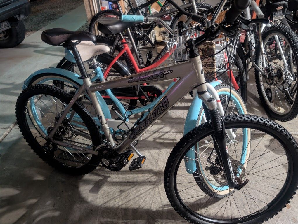 Specialized RockHapper Pro Mens Mountain Bike(L) 19". Like New With New Tires & Freshly Túne Up 👌🏼