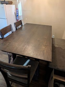 Used Dinning Table /w Bench