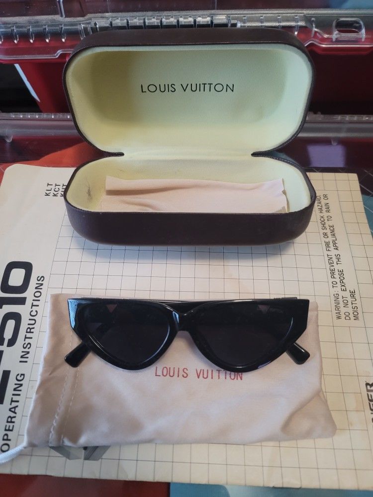 Women's Louis Vuitton Sunglasses With Case $200 Pickup In Oakdale
