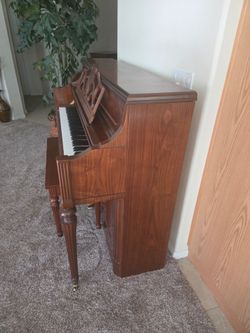 Upright J. HARDHBERGER PIANO